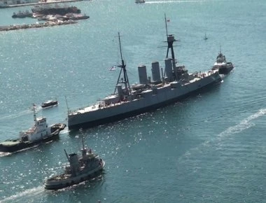 Ο Κάρολος στο Θωρηκτό Αβέρωφ – Αεροπορική επίδειξη στη μνήμη του Γιώργου Μπαλταδώρου